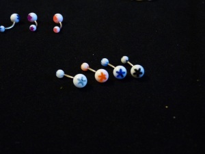 NOMBRIL : Ô l'étoile ! Bleu clair , Orange, Bleu foncé, Noir ( pu qu'un seul de chaque en stock, grouillez-vous !! )